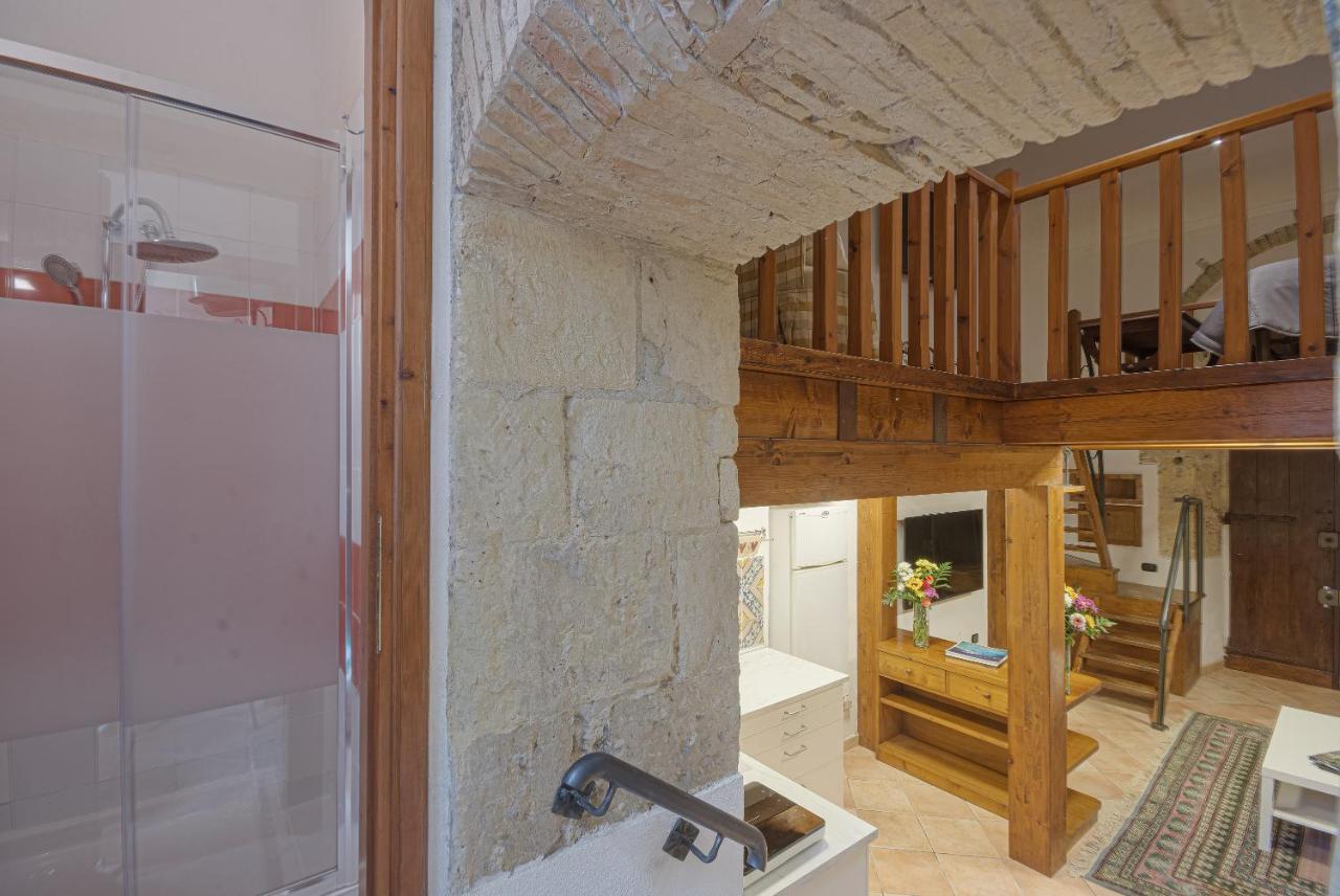 Right House - Small Garden In Old Town - Historical Castle District カリアリ エクステリア 写真