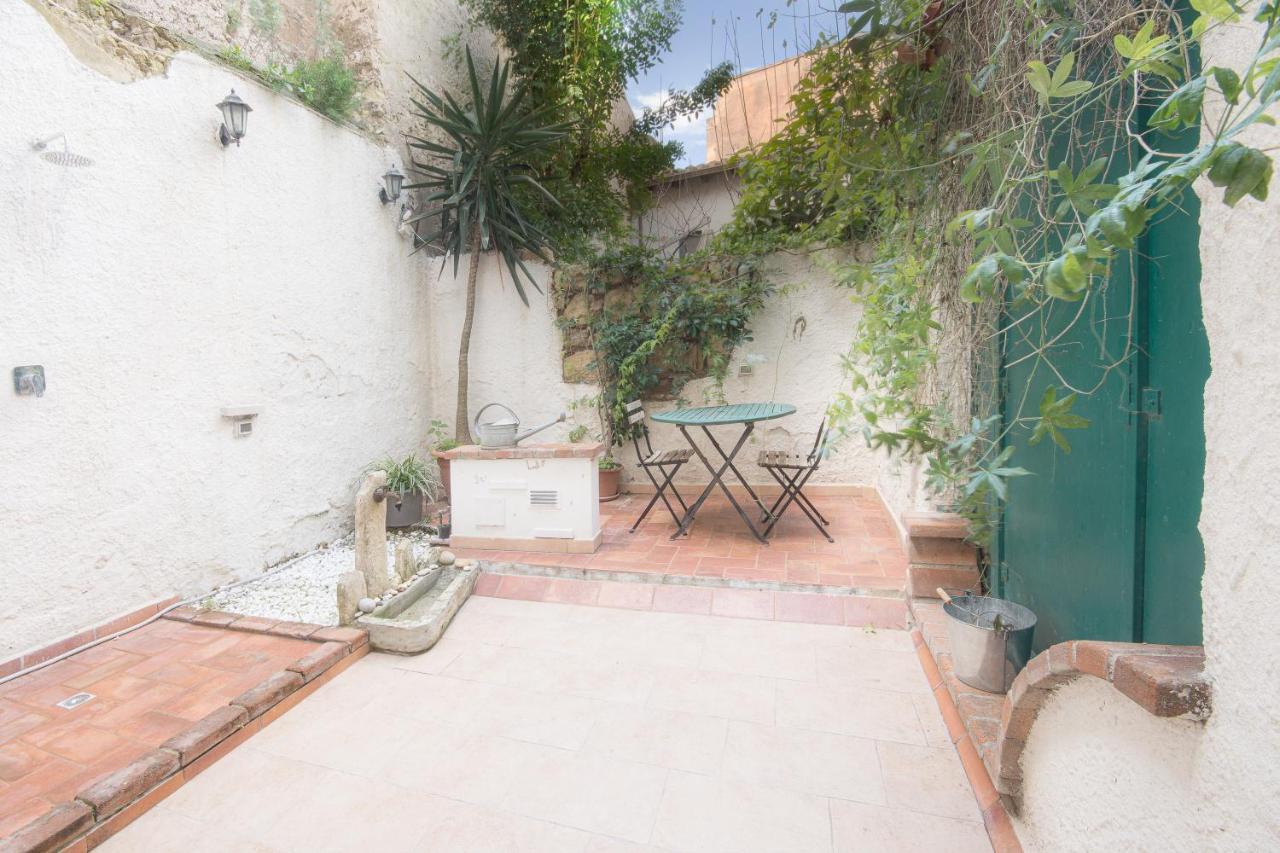 Right House - Small Garden In Old Town - Historical Castle District カリアリ エクステリア 写真
